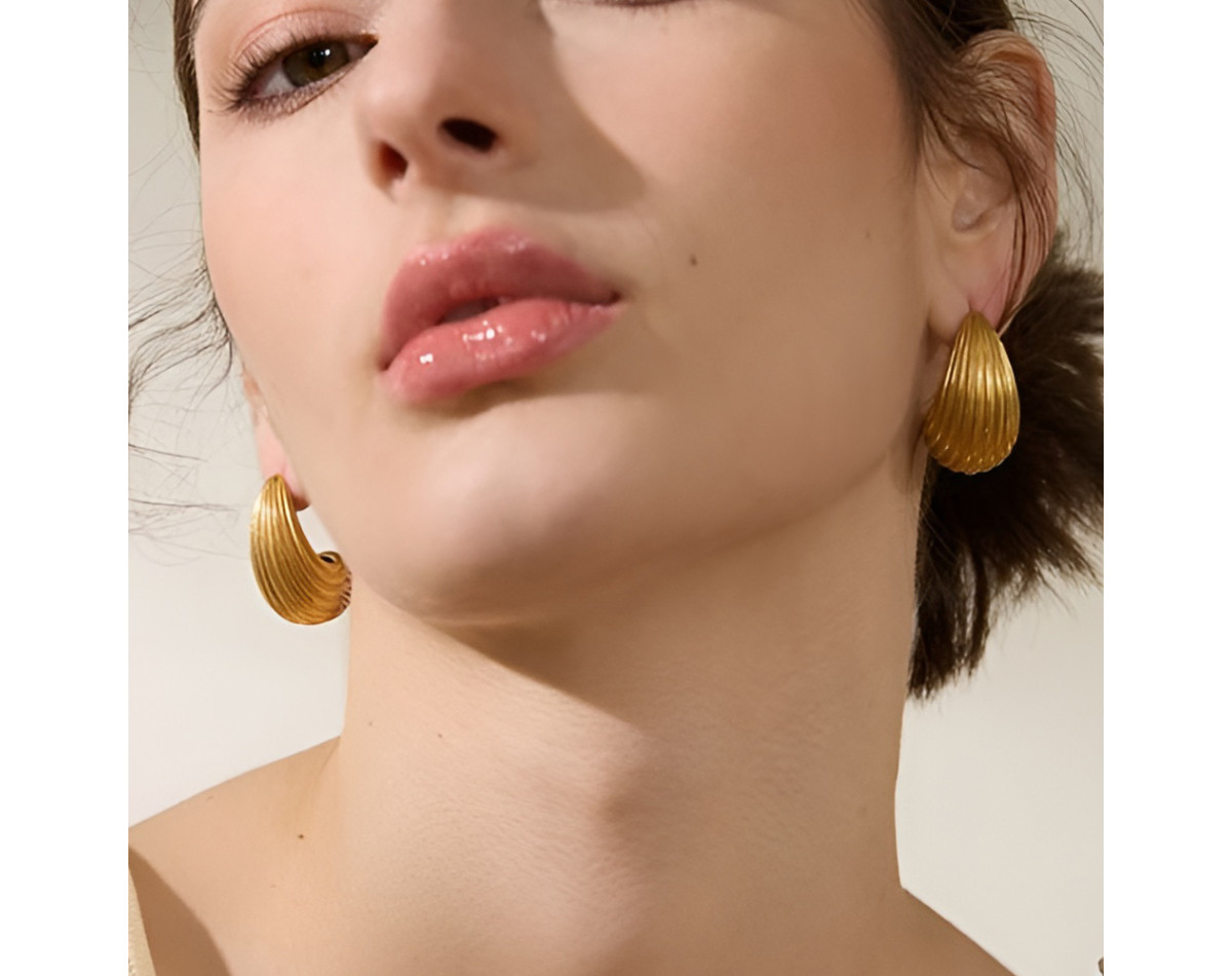 Grossiste Boucles d'oreilles gouttes frises ajourées