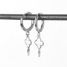 Boucles d'oreilles petites créoles et trèfles blancs en émail sur acier inoxydable argent or vendues par paire