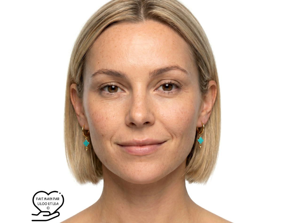 Boucles d'oreilles petites créoles et trèfles turquoise en émail sur acier inoxydable argent or vendues par paire