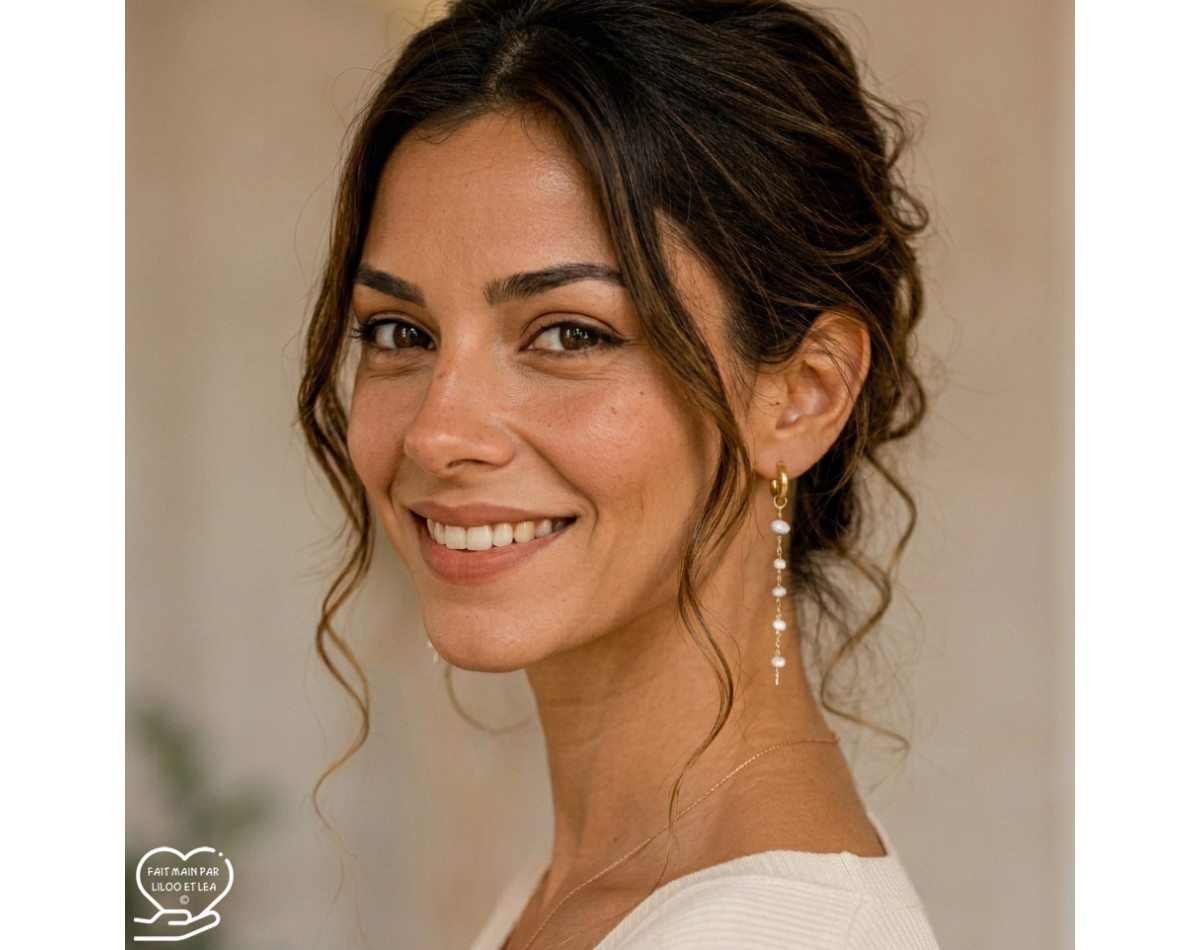 Boucles d'oreilles petites créoles et perles en nacre blanche sur chaîne fine acier inoxydable argent ou or cadeau boucles femme