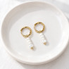 Boucles d'oreilles mariée petites créoles et perles en nacre blanche sur acier inoxydable argent ou or bijou mariage